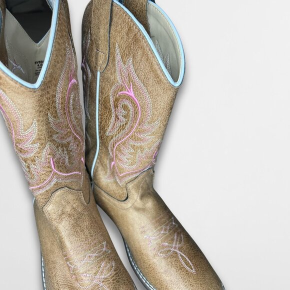 Shyanne Madison Faux Leather Western Boots Size 4 Gold With Pink Embroidery Made - Picture 5 of 6